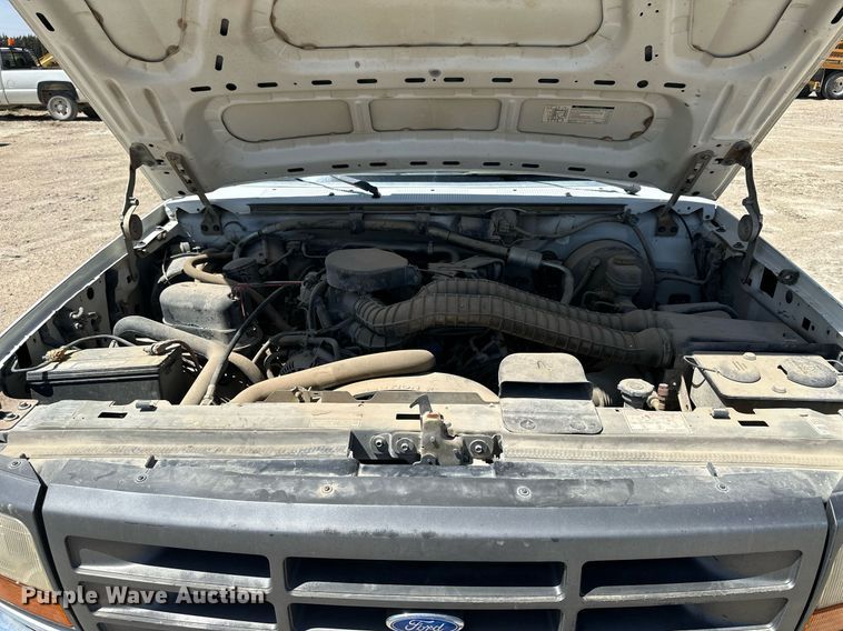 image for item LN9451 1993 Ford F350  pickup truck cab and chassis