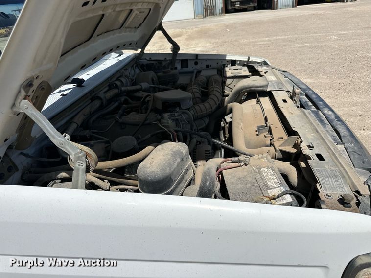 image for item LN9451 1993 Ford F350  pickup truck cab and chassis