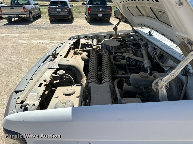 image for item LN9451 1993 Ford F350  pickup truck cab and chassis