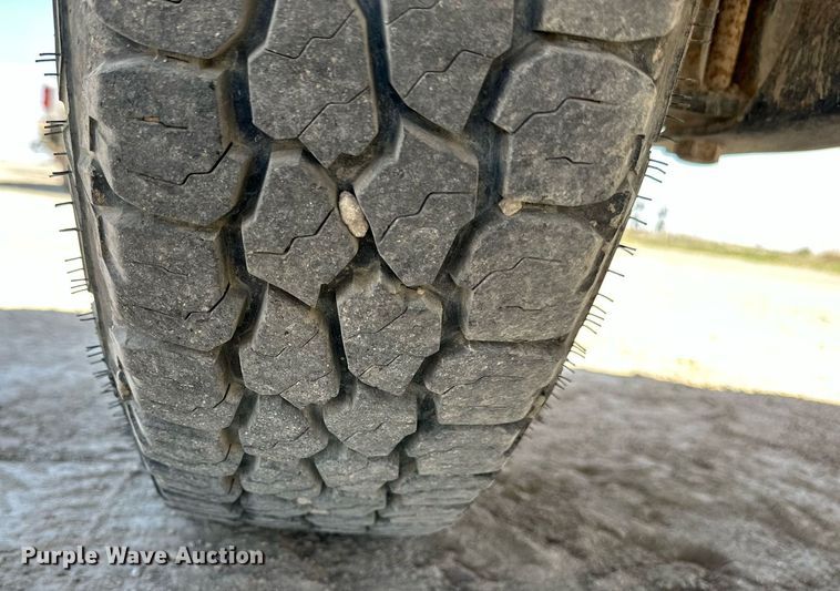 image for item LN9451 1993 Ford F350  pickup truck cab and chassis