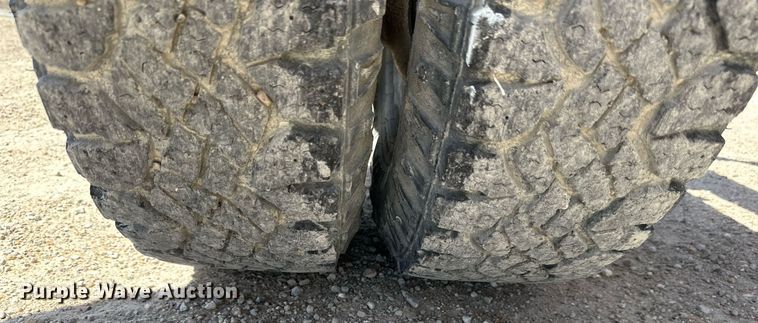 image for item LN9451 1993 Ford F350  pickup truck cab and chassis