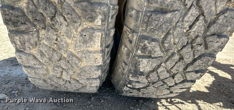 image for item LN9451 1993 Ford F350  pickup truck cab and chassis