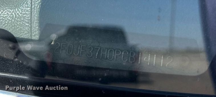 image for item LN9451 1993 Ford F350  pickup truck cab and chassis