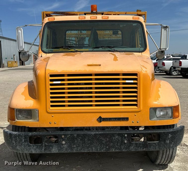 image for item LN9454 2000 International 4700  utility / service truck