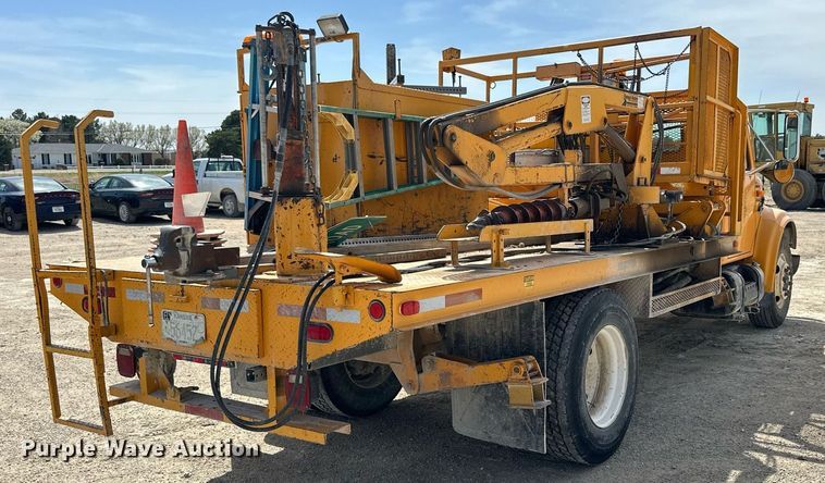 image for item LN9454 2000 International 4700  utility / service truck