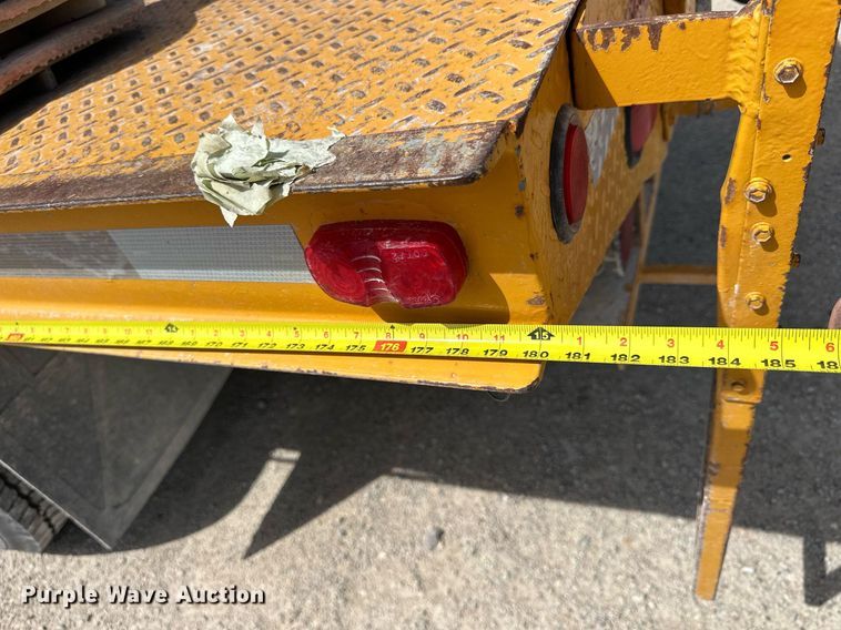 image for item LN9454 2000 International 4700  utility / service truck