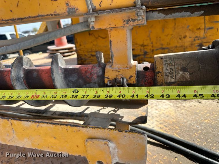 image for item LN9454 2000 International 4700  utility / service truck