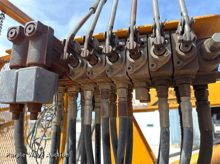 image for item LN9454 2000 International 4700  utility / service truck