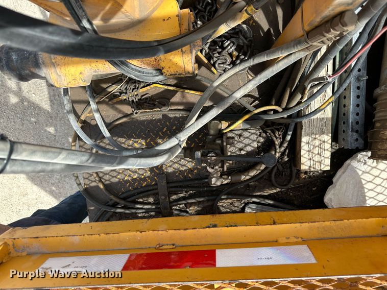 image for item LN9454 2000 International 4700  utility / service truck