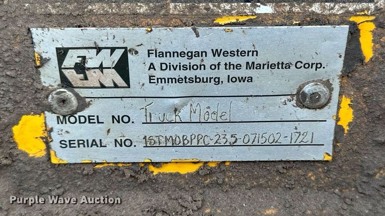 image for item LN9454 2000 International 4700  utility / service truck