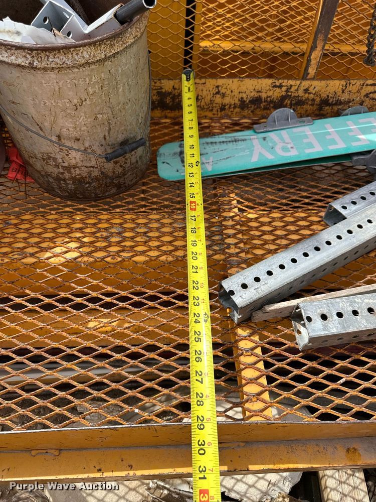 image for item LN9454 2000 International 4700  utility / service truck