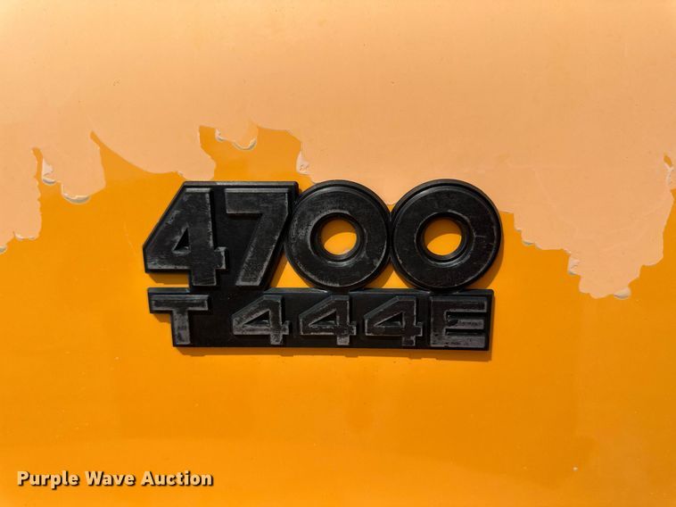 image for item LN9454 2000 International 4700  utility / service truck