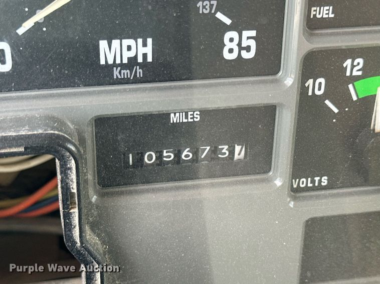 image for item LN9454 2000 International 4700  utility / service truck