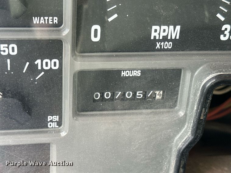 image for item LN9454 2000 International 4700  utility / service truck