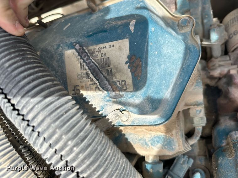 image for item LN9454 2000 International 4700  utility / service truck