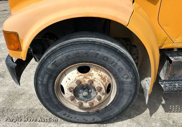 image for item LN9454 2000 International 4700  utility / service truck