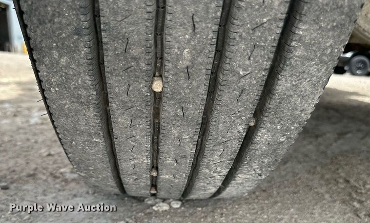 image for item LN9454 2000 International 4700  utility / service truck