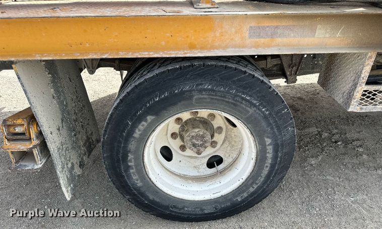 image for item LN9454 2000 International 4700  utility / service truck