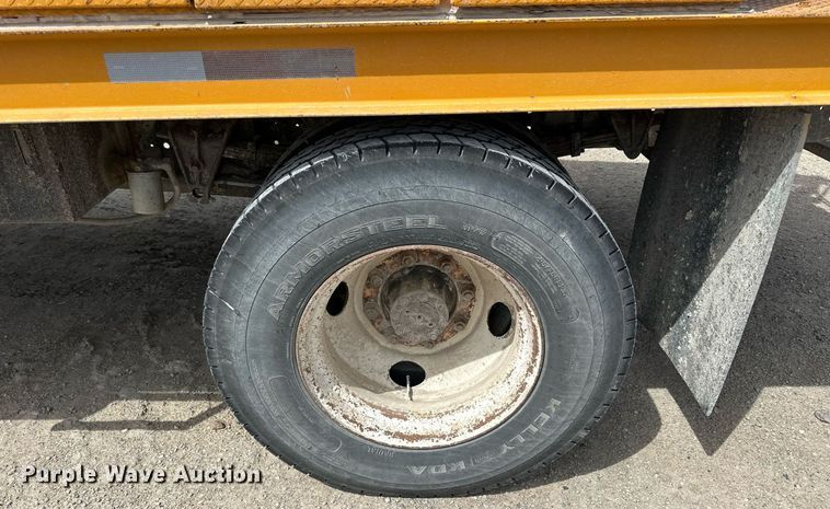 image for item LN9454 2000 International 4700  utility / service truck