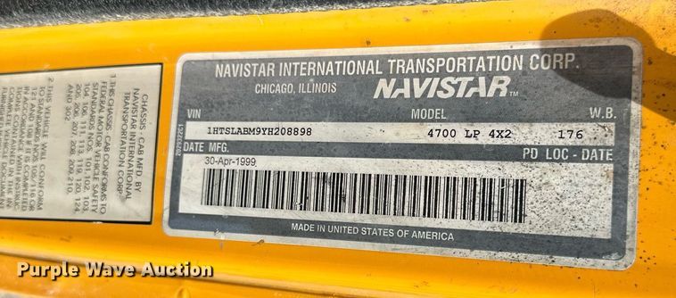 image for item LN9454 2000 International 4700  utility / service truck