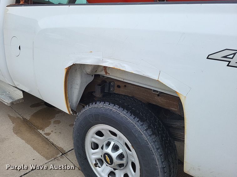 image for item LR9207 2011 Chevrolet Silverado 3500HD  pickup truck