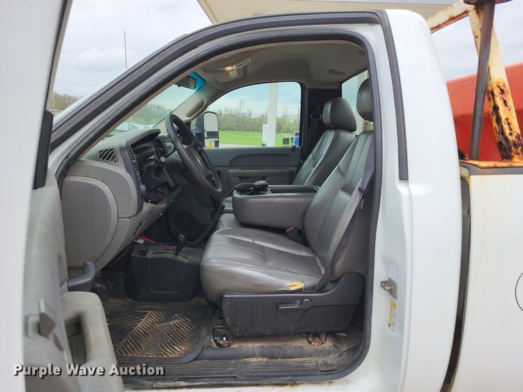 image for item LR9207 2011 Chevrolet Silverado 3500HD  pickup truck