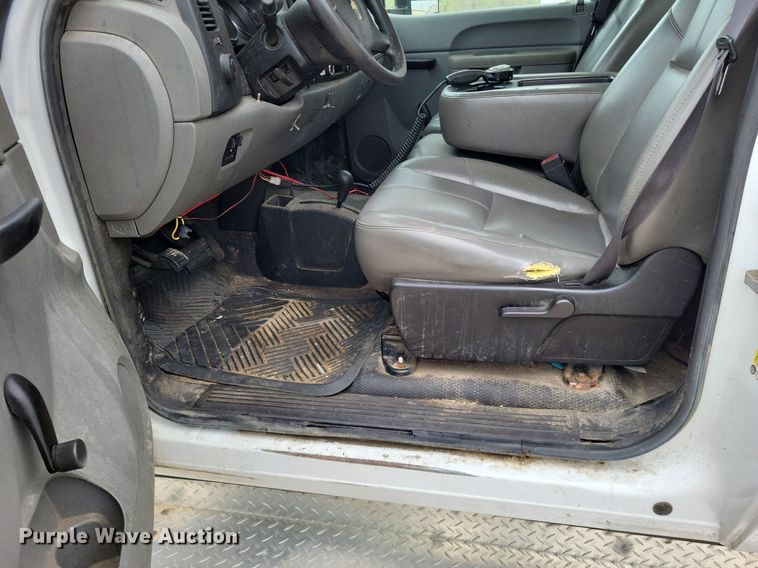 image for item LR9207 2011 Chevrolet Silverado 3500HD  pickup truck