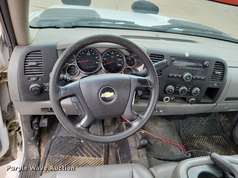 image for item LR9207 2011 Chevrolet Silverado 3500HD  pickup truck