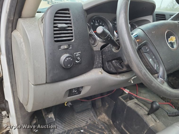 image for item LR9207 2011 Chevrolet Silverado 3500HD  pickup truck