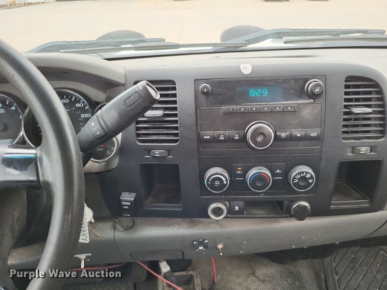 image for item LR9207 2011 Chevrolet Silverado 3500HD  pickup truck