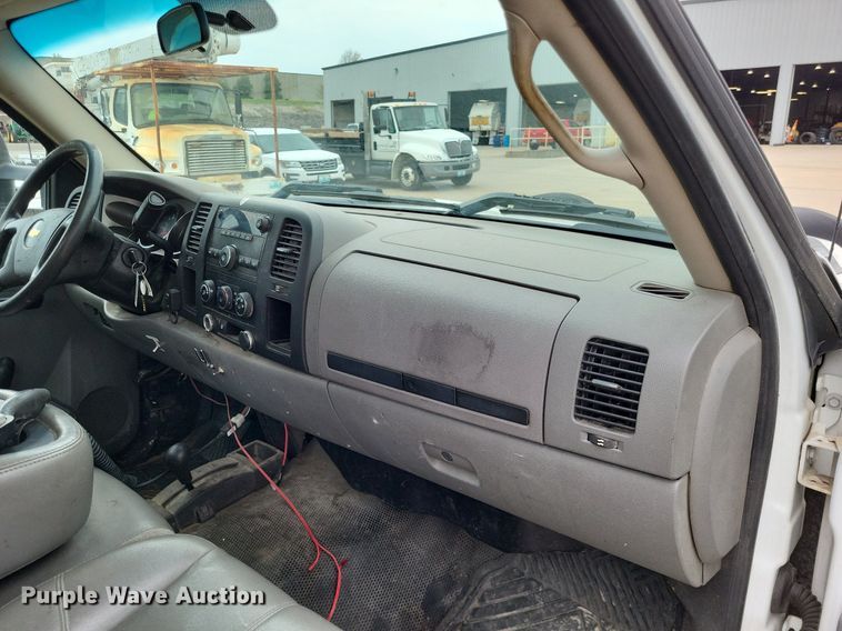 image for item LR9207 2011 Chevrolet Silverado 3500HD  pickup truck