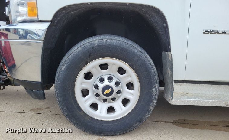 image for item LR9207 2011 Chevrolet Silverado 3500HD  pickup truck