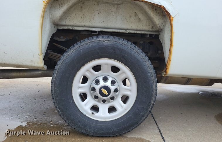 image for item LR9207 2011 Chevrolet Silverado 3500HD  pickup truck