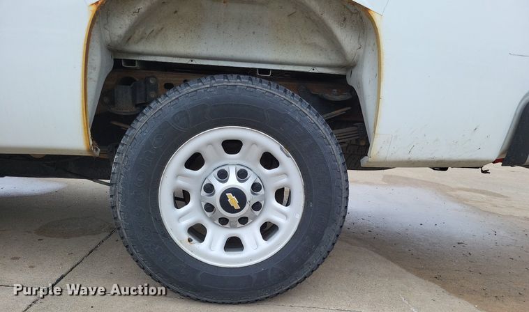 image for item LR9207 2011 Chevrolet Silverado 3500HD  pickup truck