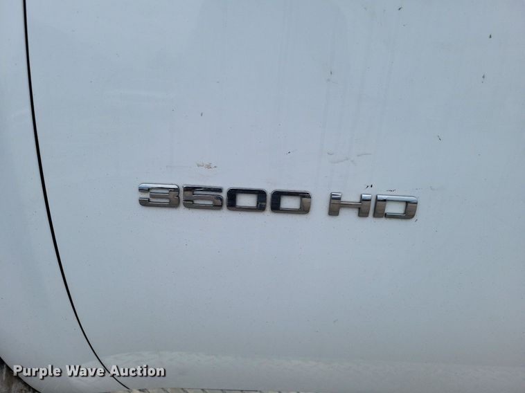 image for item LR9207 2011 Chevrolet Silverado 3500HD  pickup truck