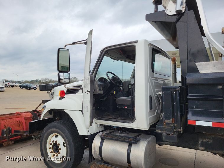 image for item LR9208 2012 International WorkStar 7300  dump truck