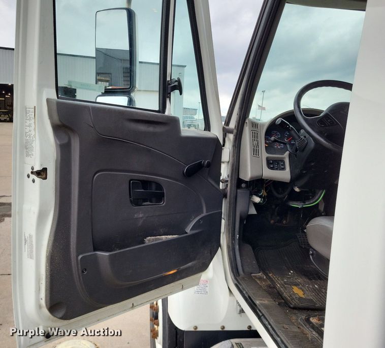 image for item LR9208 2012 International WorkStar 7300  dump truck