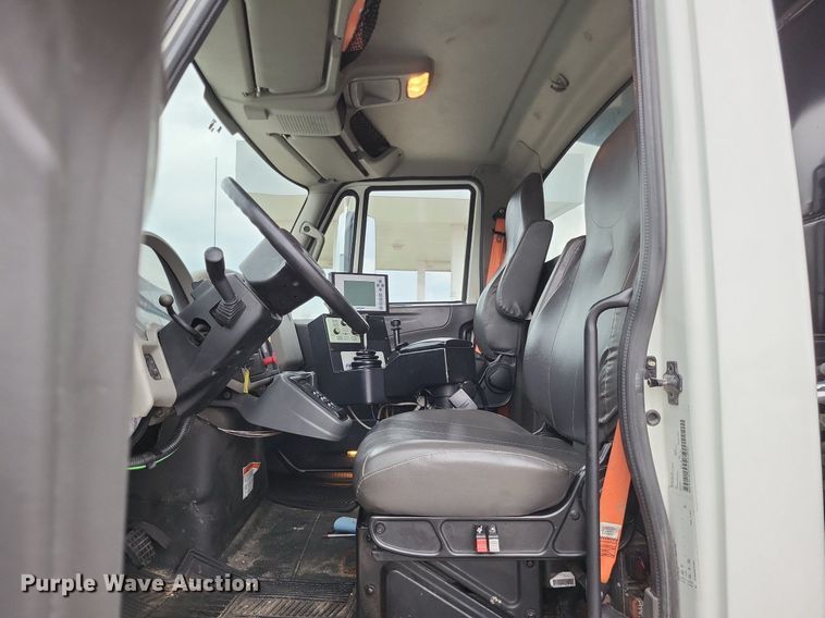 image for item LR9208 2012 International WorkStar 7300  dump truck