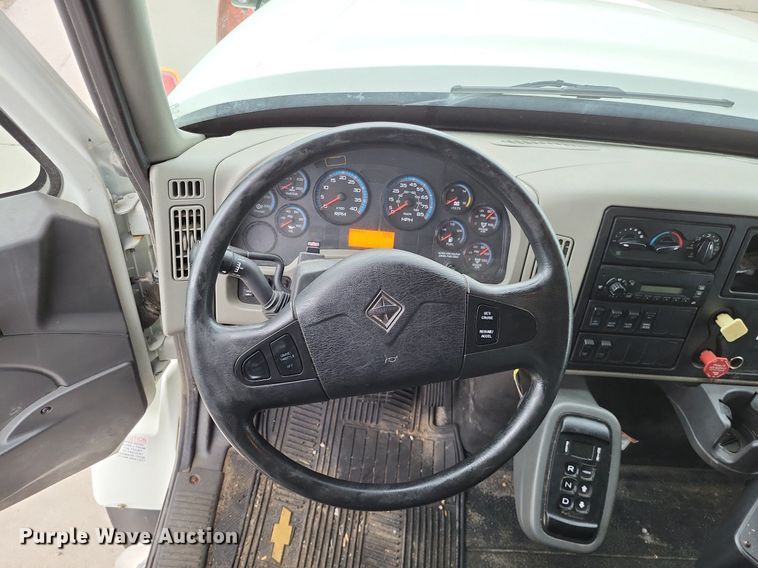 image for item LR9208 2012 International WorkStar 7300  dump truck