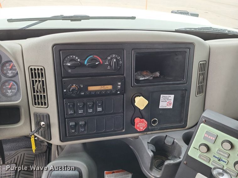 image for item LR9208 2012 International WorkStar 7300  dump truck