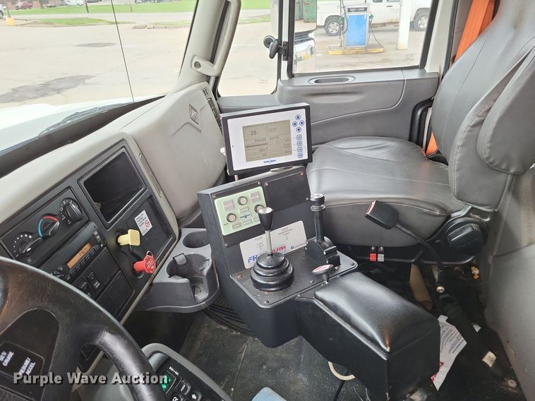 image for item LR9208 2012 International WorkStar 7300  dump truck