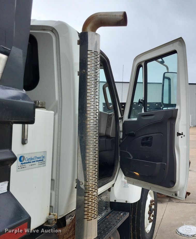 image for item LR9208 2012 International WorkStar 7300  dump truck