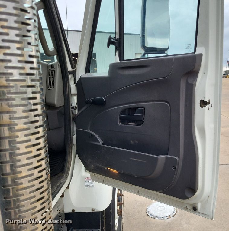 image for item LR9208 2012 International WorkStar 7300  dump truck