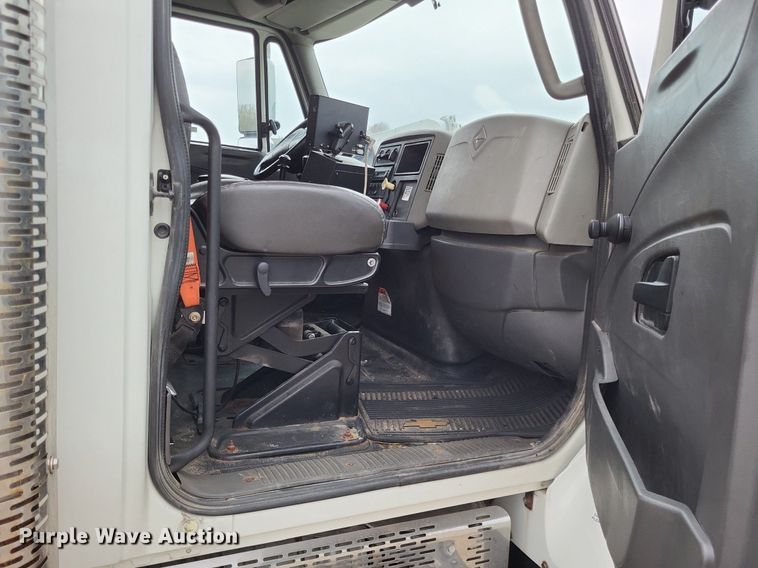 image for item LR9208 2012 International WorkStar 7300  dump truck