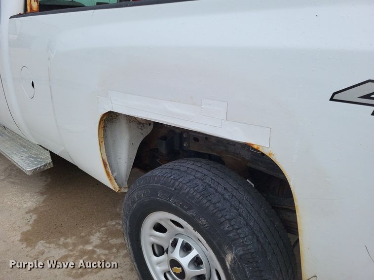 image for item LR9209 2011 Chevrolet Silverado 3500HD  pickup truck