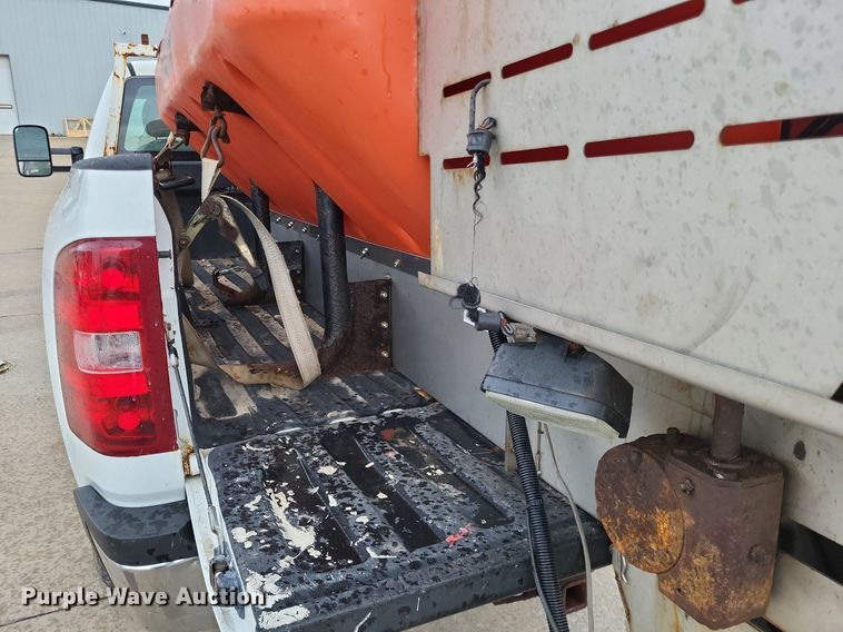 image for item LR9209 2011 Chevrolet Silverado 3500HD  pickup truck