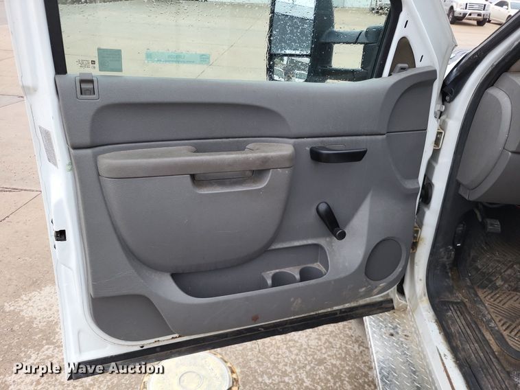 image for item LR9209 2011 Chevrolet Silverado 3500HD  pickup truck