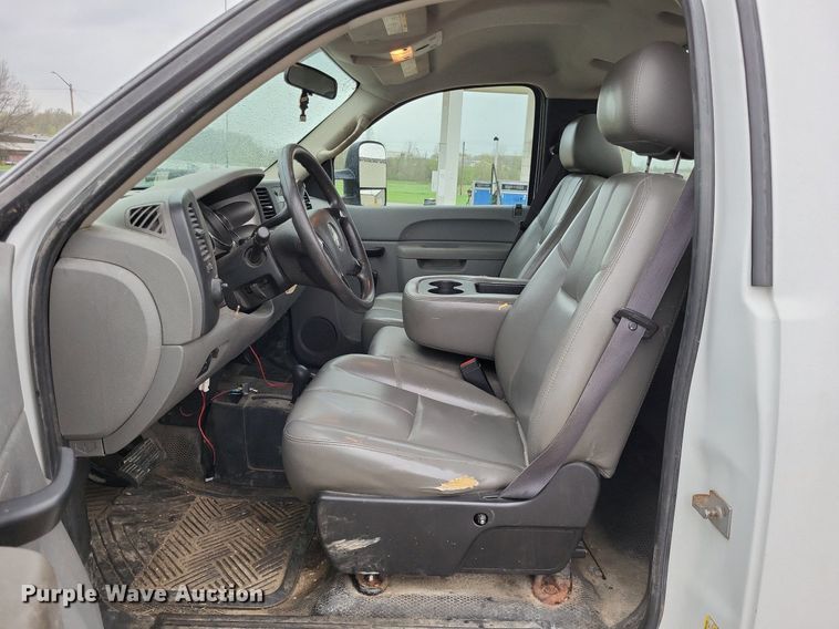 image for item LR9209 2011 Chevrolet Silverado 3500HD  pickup truck