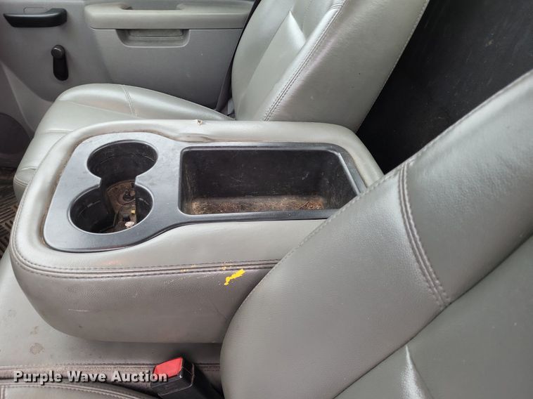 image for item LR9209 2011 Chevrolet Silverado 3500HD  pickup truck