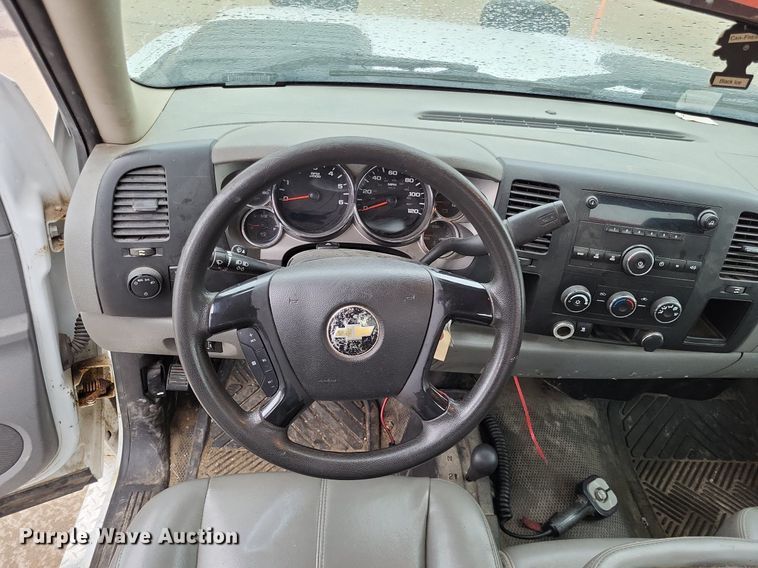 image for item LR9209 2011 Chevrolet Silverado 3500HD  pickup truck